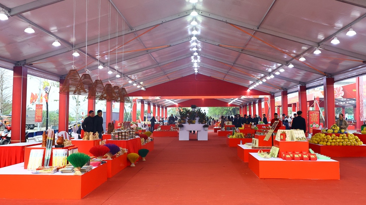 Thạch Thất khai mạc không gian quảng bá sản phẩm tiêu biểu, đặc sản, OCOP phục vụ Tết Bính Ngọ - “Xuân đoàn kết” 2026- Ảnh 8.