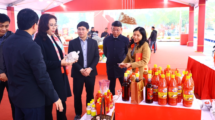 Thạch Thất khai mạc không gian quảng bá sản phẩm tiêu biểu, đặc sản, OCOP phục vụ Tết Bính Ngọ - “Xuân đoàn kết” 2026- Ảnh 9.