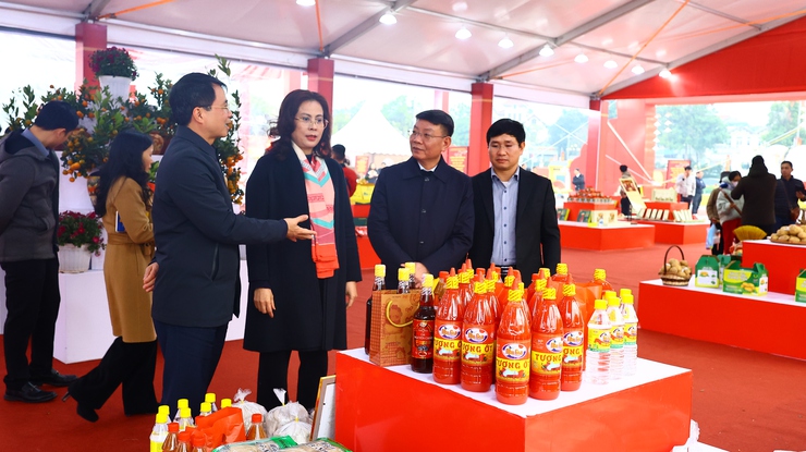 Thạch Thất khai mạc không gian quảng bá sản phẩm tiêu biểu, đặc sản, OCOP phục vụ Tết Bính Ngọ - “Xuân đoàn kết” 2026- Ảnh 4.