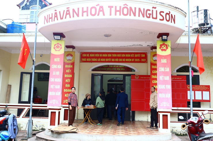 Thạch Thất: Kiểm tra, rà soát công tác đảm bảo cơ sở vật chất phục vụ bầu cử tại các thôn trên địa bàn- Ảnh 5.