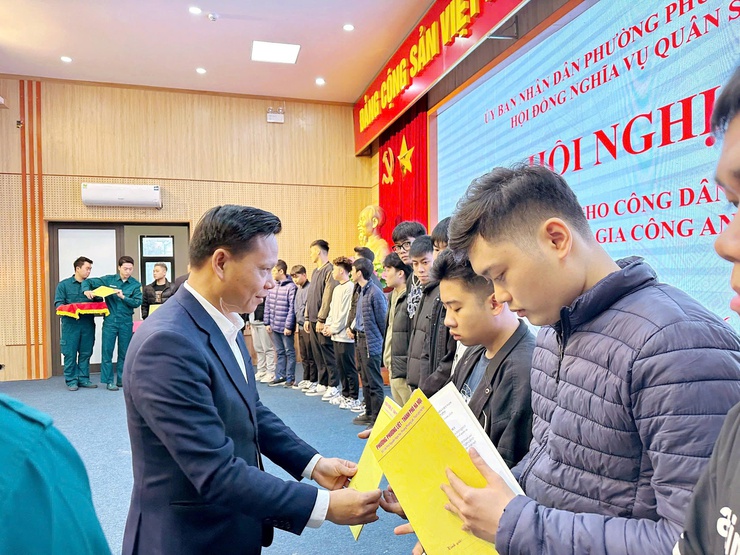 Hội nghị trao quyết định cho các đồng chí nhập ngũ và thực hiện nghĩa vụ tham gia Công an nhân dân năm 2026- Ảnh 4.