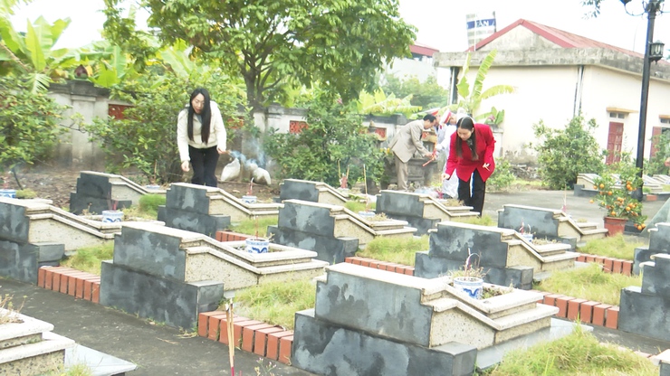 Đồng chí Chủ tịch UBMTTQ Việt Nam xã Phú Xuyên viếng nghĩa trang liệt sỹ nhân dịp tết nguyên đán Bính Ngọ 2026- Ảnh 5.