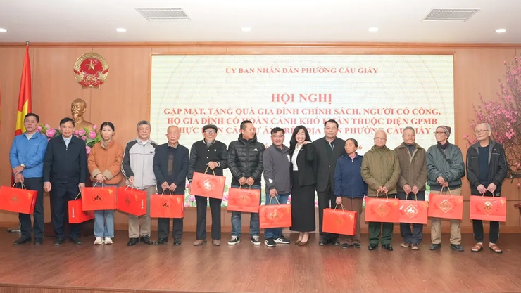 Cầu Giấy: Chăm lo đời sống các gia đình chính sách thuộc diện giải phóng mặt bằng- Ảnh 3.