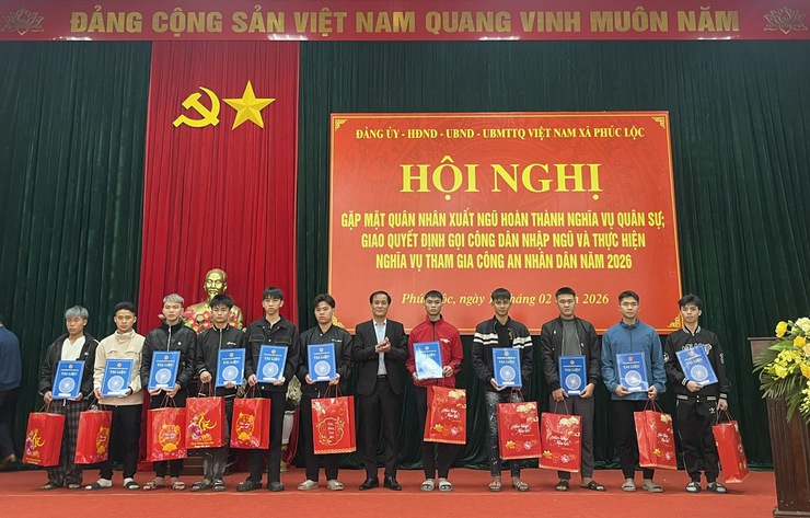 Xã Phúc Lộc: Gặp mặt quân nhân hoàn thành nghĩa vụ quân sự; giao Quyết định gọi công dân nhập ngũ và thực hiện CAND năm 2026- Ảnh 4.