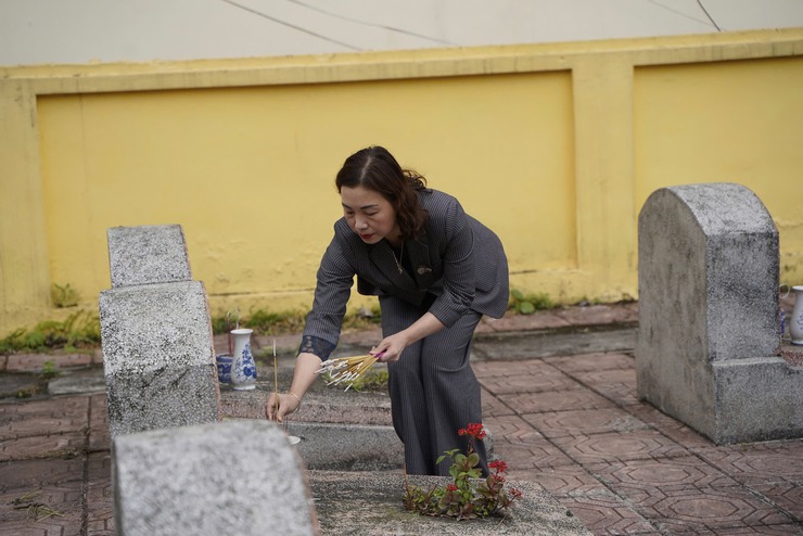 Các đồng chí lãnh đạo xã Chuyên Mỹ viếng nghĩa trang liệt sỹ nhân dịp tết nguyên đán Bính Ngọ 2026- Ảnh 4.