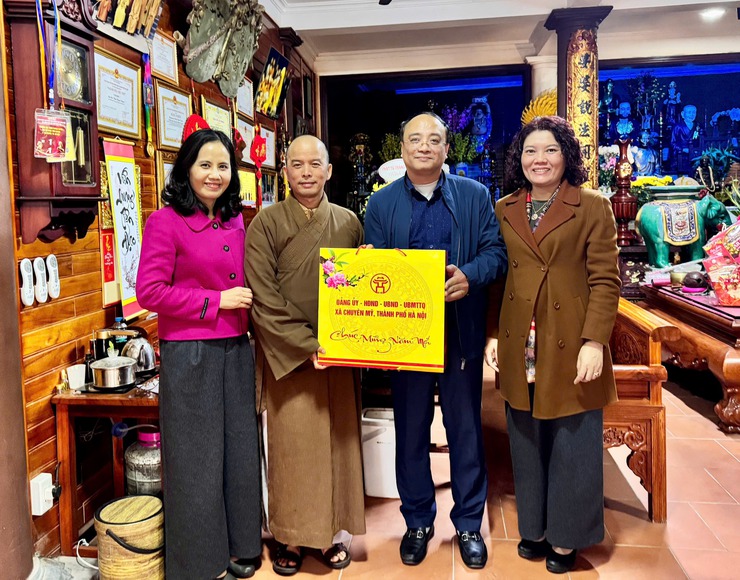 Lãnh đạo xã Chuyên Mỹ chúc tết các cơ sở tôn giáo- Ảnh 1.