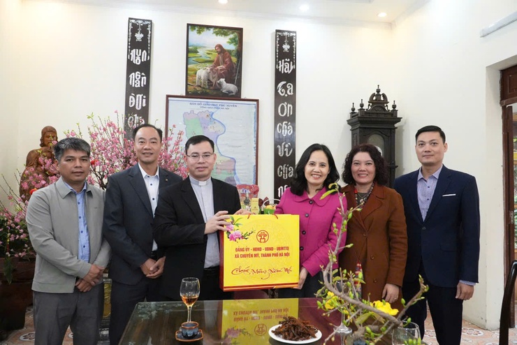 Lãnh đạo xã Chuyên Mỹ chúc tết các cơ sở tôn giáo- Ảnh 2.