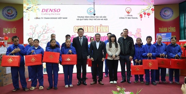 “Tết yêu thương” cho các đối tượng đang được chăm sóc, nuôi dưỡng tại Trung tâm Công tác xã hội và Quỹ Bảo trợ trẻ em Hà Nội - Ảnh 2.