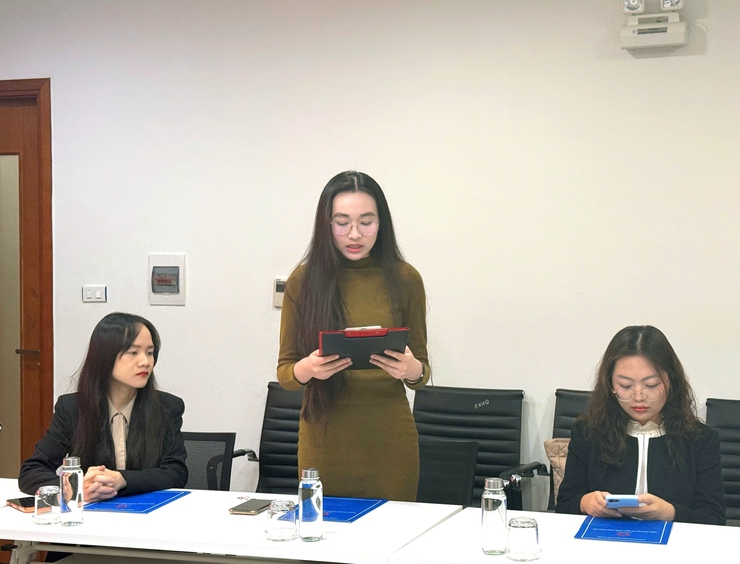 Trao quyết định tuyển dụng công chức theo cơ chế thu hút, trọng dụng người có tài năng tại Trung tâm Phục vụ hành chính công Hà Nội- Ảnh 4.