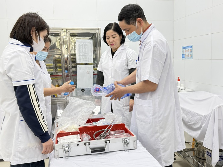 Sẵn sàng "trực chiến" xuyên Tết phòng chống dịch bệnh, chủ động bảo vệ sức khỏe nhân dân- Ảnh 2.