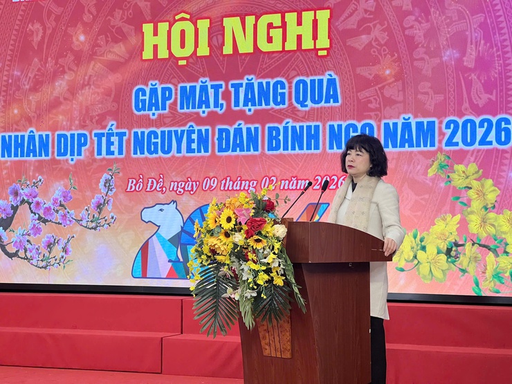 Phường Bồ Đề tổ chức gặp mặt, tặng quà nhân dịp Tết Nguyên đán Bính Ngọ năm 2026- Ảnh 1.