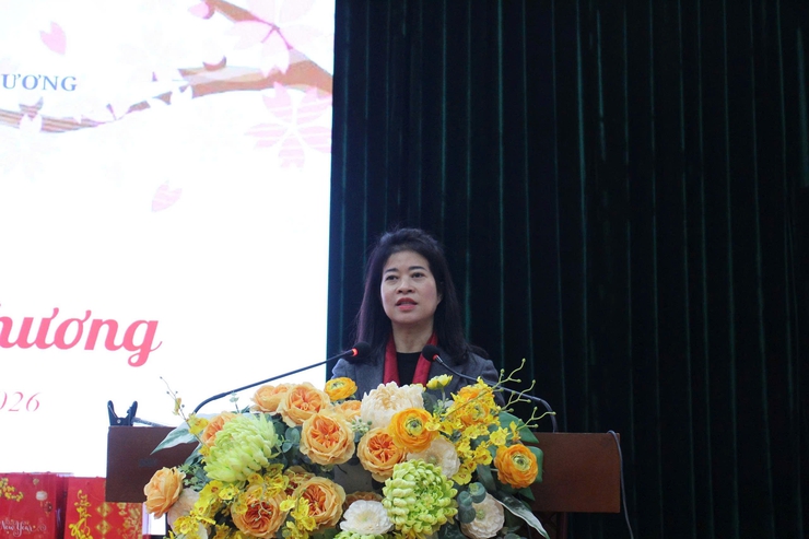 Đoàn thanh niên phường Phú Lương trao tặng 32 suất quà Tết cho thiếu nhi có hoàn cảnh khó khăn nhân dịp Tết Nguyên đán 2026- Ảnh 4.