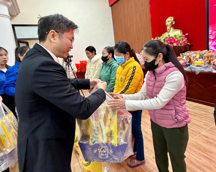 Đoài Phương: Trao quà Tết sum vầy tổng trị giá gần 800 triệu đồng- Ảnh 9.