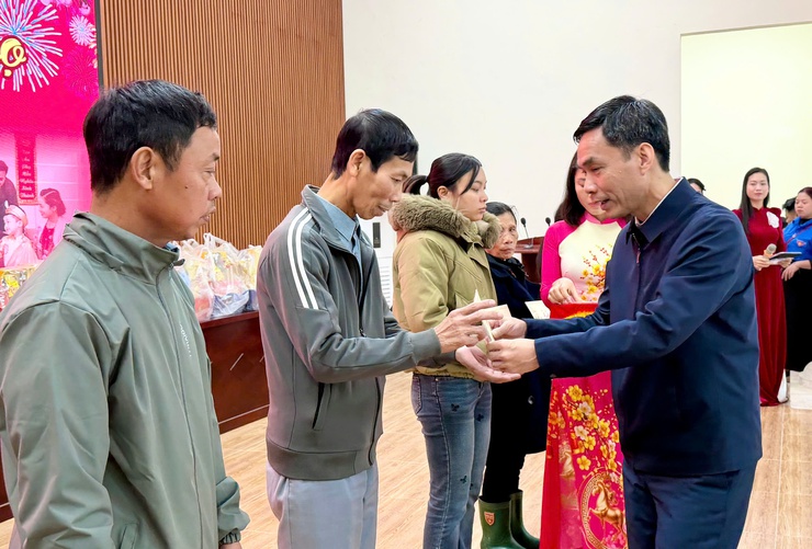 Đoài Phương: Trao quà Tết sum vầy tổng trị giá gần 800 triệu đồng- Ảnh 3.