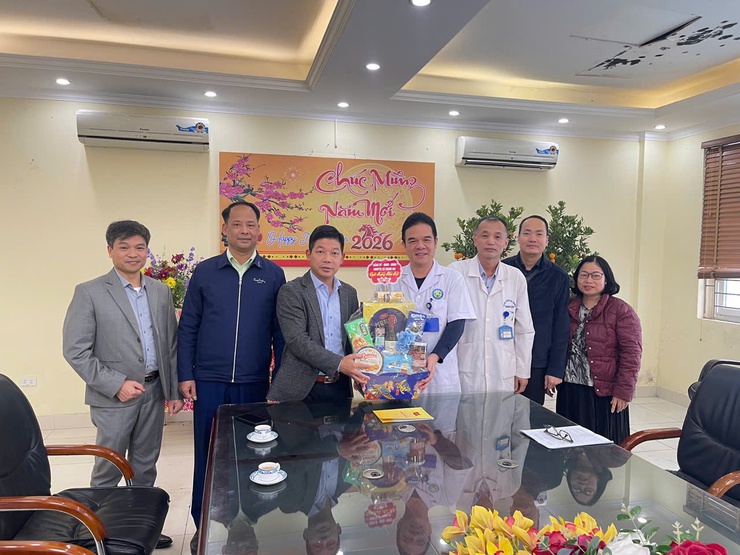 XÃ THANH OAI THĂM, TẶNG QUÀ CÁC ĐƠN VỊ TRỰC TẾT- Ảnh 2.