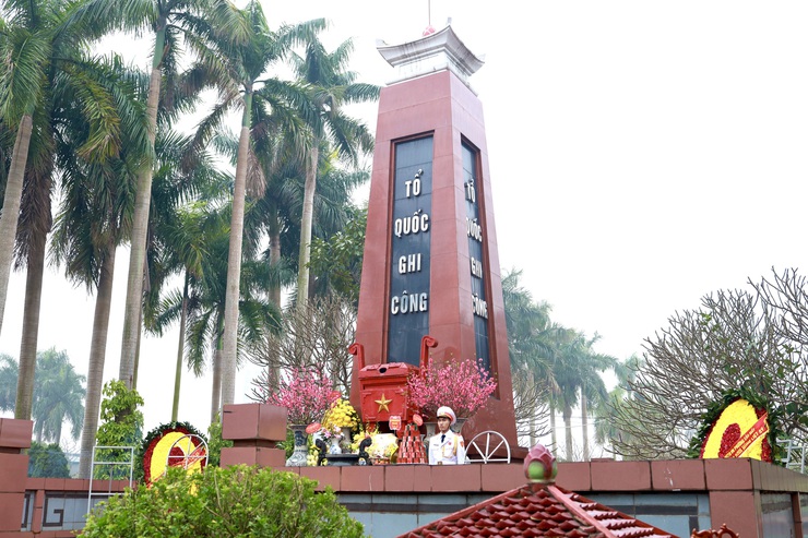 Phường Xuân Đỉnh: Dâng hương tưởng niệm các Anh hùng Liệt sĩ nhân dịp Tết Bính Ngọ 2026- Ảnh 1.