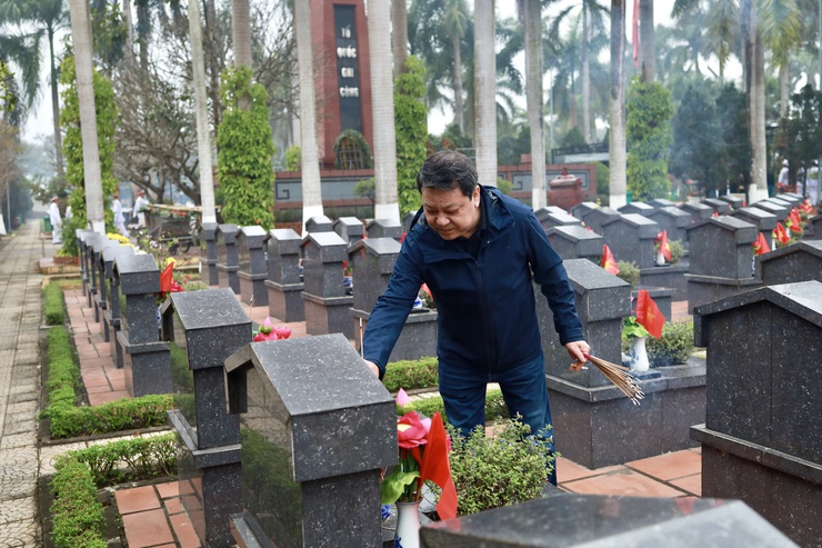 Phường Xuân Đỉnh: Dâng hương tưởng niệm các Anh hùng Liệt sĩ nhân dịp Tết Bính Ngọ 2026- Ảnh 13.