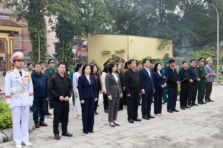 Phường Xuân Đỉnh: Dâng hương tưởng niệm các Anh hùng Liệt sĩ nhân dịp Tết Bính Ngọ 2026- Ảnh 14.