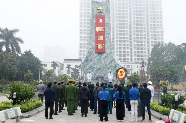 Phường Xuân Đỉnh: Dâng hương tưởng niệm các Anh hùng Liệt sĩ nhân dịp Tết Bính Ngọ 2026- Ảnh 6.