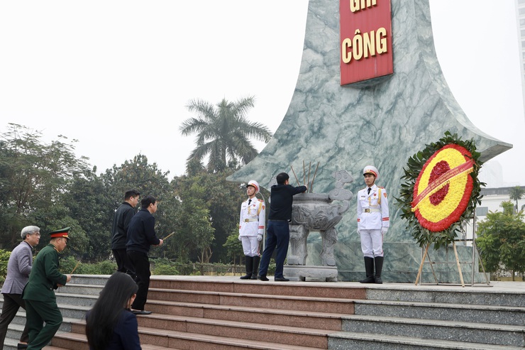 Phường Xuân Đỉnh: Dâng hương tưởng niệm các Anh hùng Liệt sĩ nhân dịp Tết Bính Ngọ 2026- Ảnh 15.