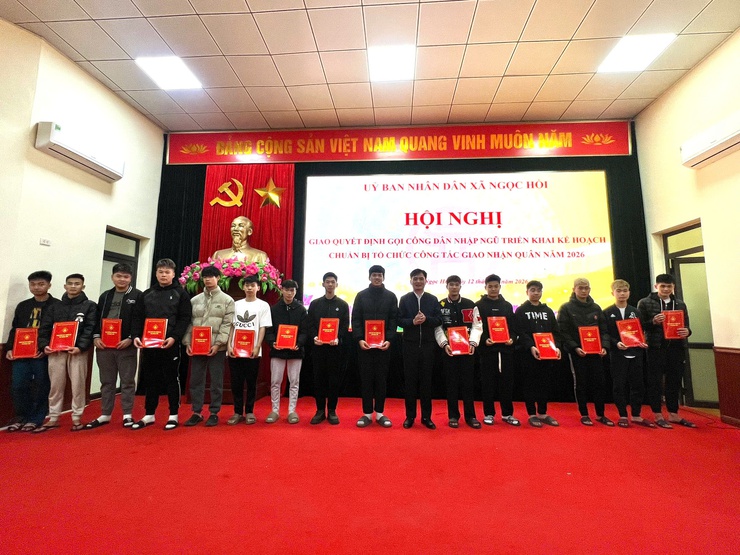 Hội nghị giao quyết định gọi công dân nhập ngũ và thực hiện nghĩa vụ tham gia Công an nhân dân năm 2026 – Thể hiện trách nhiệm chính trị và truyền thống yêu nước- Ảnh 4.