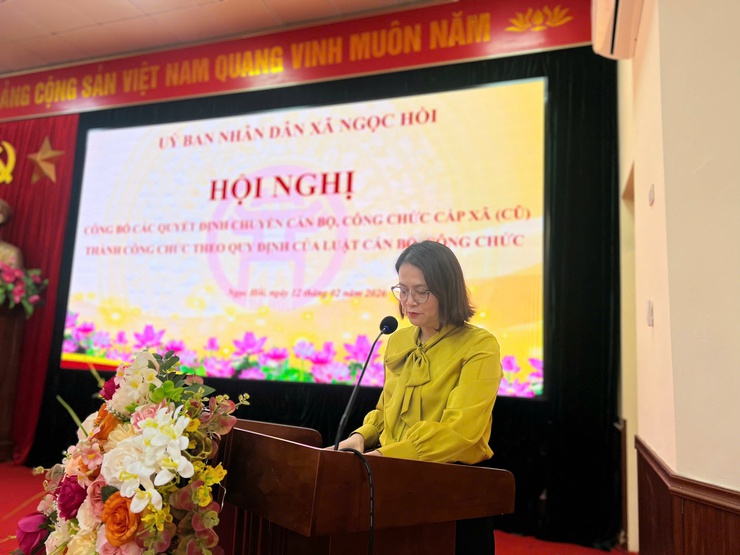 UBND xã Ngọc Hồi tổ chức hội nghị trao Quyết định chuyển công chức xã: Bước đi quan trọng trong công tác kiện toàn bộ máy hành chính cơ sở- Ảnh 2.