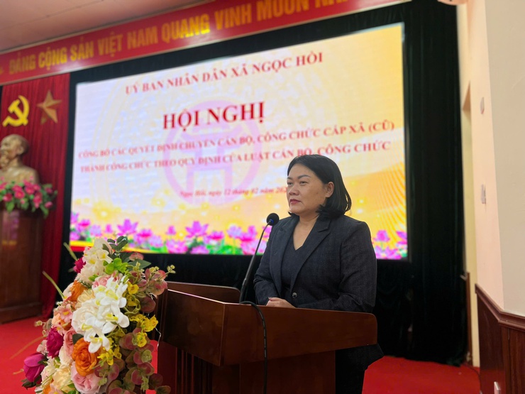 UBND xã Ngọc Hồi tổ chức hội nghị trao Quyết định chuyển công chức xã: Bước đi quan trọng trong công tác kiện toàn bộ máy hành chính cơ sở- Ảnh 3.