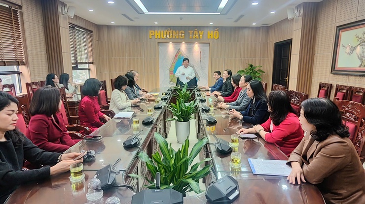 Phường Tây Hồ tổ chức Hội nghị công bố và trao quyết định về công tác cán bộ- Ảnh 1.