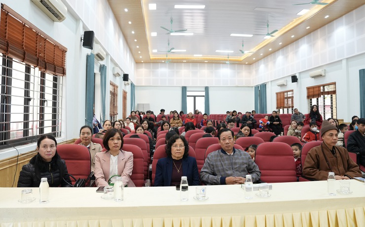 Trao quà cho học sinh vượt khó, vươn lên trong học tập nhân dịp Tết Bính Ngọ 2026- Ảnh 4.