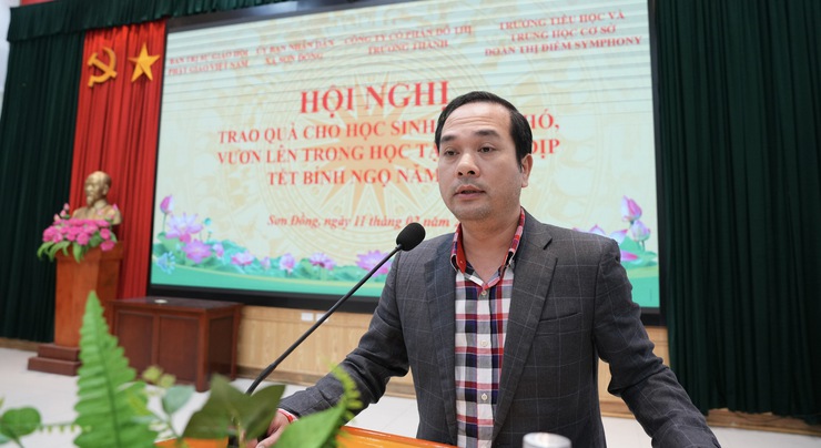 Trao quà cho học sinh vượt khó, vươn lên trong học tập nhân dịp Tết Bính Ngọ 2026- Ảnh 2.