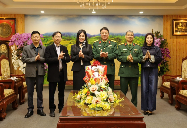 Phường Bồ Đề thăm, chúc Tết các đơn vị Quân đội đóng quân trên địa bàn- Ảnh 6.