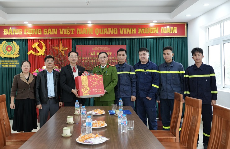 Xã Sơn Đồng thăm, chúc Tết các cơ quan hiệp quản, lực lượng vũ trang nhân dịp Xuân Bính Ngọ 2026- Ảnh 4.