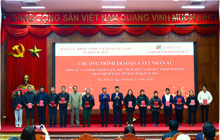 Agribank Thạch Thất đồng hành cùng xã Thạch Thất trao 150 suất quà Tết xuân Bính Ngọ 2026- Ảnh 5.