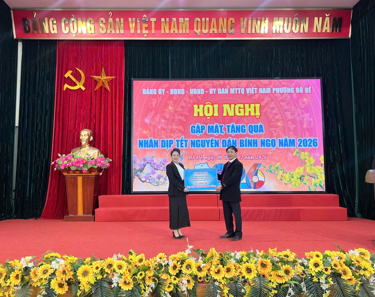 Phường Bồ Đề tổ chức gặp mặt, tặng quà nhân dịp Tết Nguyên đán Bính Ngọ năm 2026- Ảnh 3.