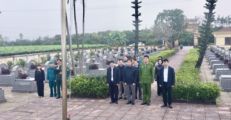 Lãnh đạo xã Chương Dương dâng hương tưởng niệm các Anh hùng Liệt sỹ nhân dịp Tết Nguyên đán Bính Ngọ 2026- Ảnh 2.