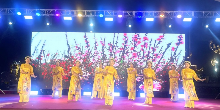 Hội Liên hiệp Phụ nữ xã Phúc Lộc tổ chức Chương trình văn nghệ "Giai điệu mùa xuân – Thắm tình đoàn kết"- Ảnh 10.