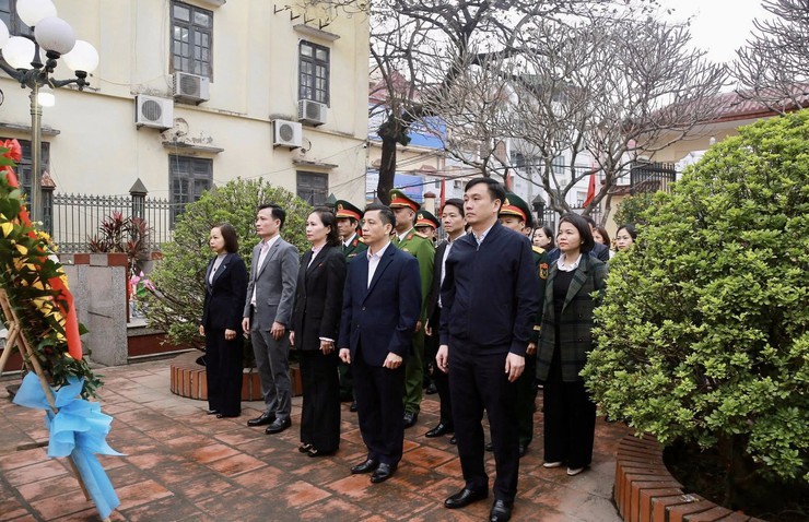 Phường Dương Nội viếng Nghĩa trang liệt sỹ nhân dịp Tết Nguyên đán Bính Ngọ- Ảnh 1.
