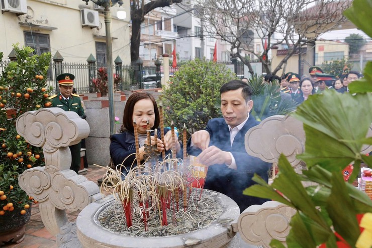 Phường Dương Nội viếng Nghĩa trang liệt sỹ nhân dịp Tết Nguyên đán Bính Ngọ- Ảnh 3.