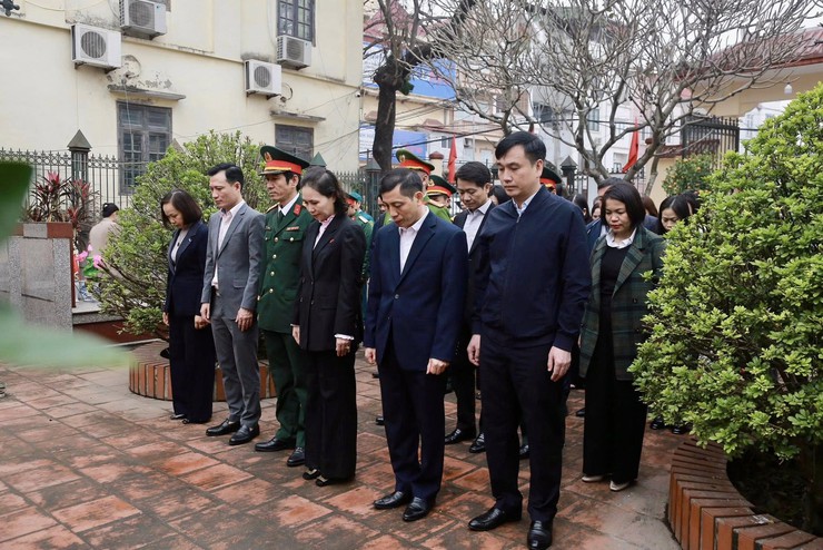 Phường Dương Nội viếng Nghĩa trang liệt sỹ nhân dịp Tết Nguyên đán Bính Ngọ- Ảnh 4.