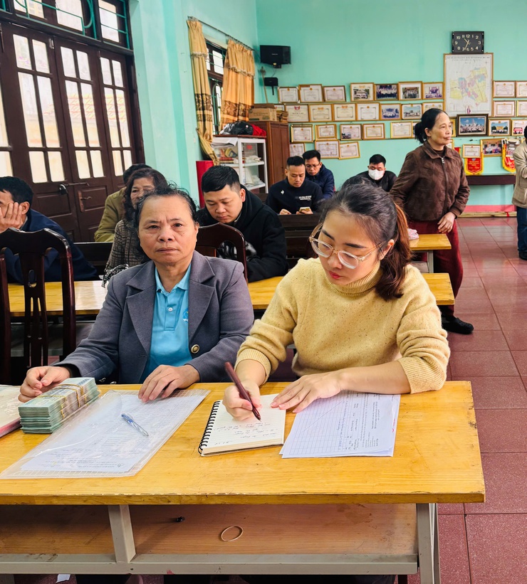 Hội LHPN xã phối hợp trao vốn giải quyết việc làm cho hội viên phụ nữ- Ảnh 2.