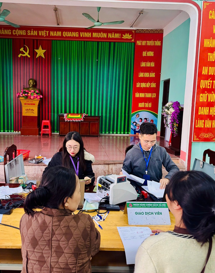 Hội LHPN xã phối hợp trao vốn giải quyết việc làm cho hội viên phụ nữ- Ảnh 3.