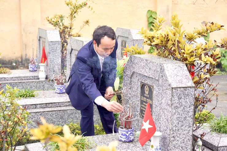 ĐẢNG ỦY – HĐND – UBND – UBMTTQ VIỆT NAM XÃ THIÊN LỘC TỔ CHỨC 4 ĐOÀN VIẾNG NGHĨA TRANG LIỆT SỸ- Ảnh 8.