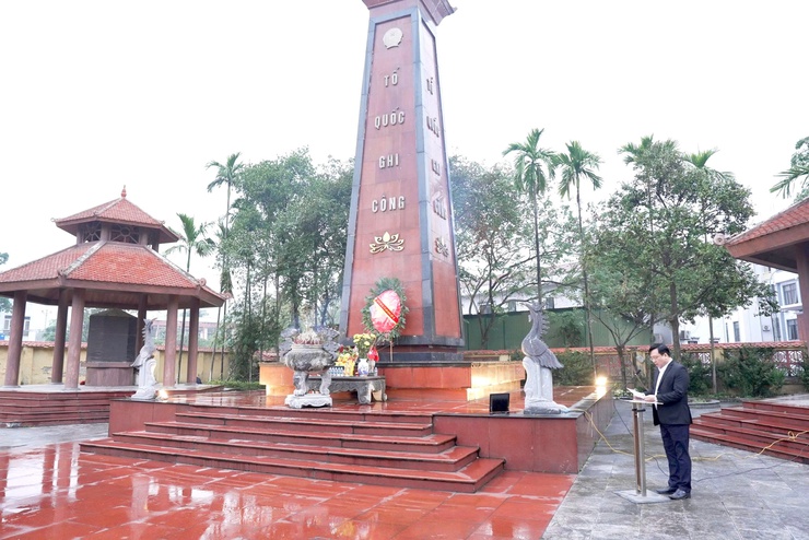 ĐẢNG ỦY – HĐND – UBND – UBMTTQ VIỆT NAM XÃ THIÊN LỘC TỔ CHỨC 4 ĐOÀN VIẾNG NGHĨA TRANG LIỆT SỸ- Ảnh 1.