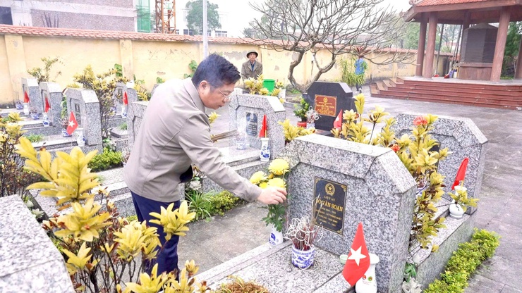 ĐẢNG ỦY – HĐND – UBND – UBMTTQ VIỆT NAM XÃ THIÊN LỘC TỔ CHỨC 4 ĐOÀN VIẾNG NGHĨA TRANG LIỆT SỸ- Ảnh 6.