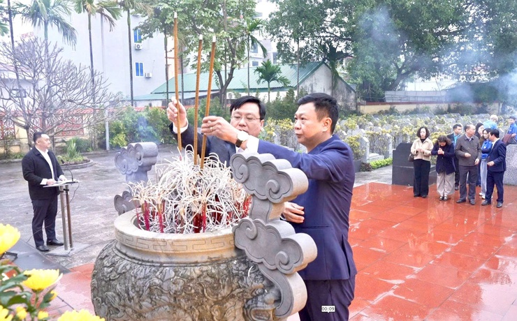 ĐẢNG ỦY – HĐND – UBND – UBMTTQ VIỆT NAM XÃ THIÊN LỘC TỔ CHỨC 4 ĐOÀN VIẾNG NGHĨA TRANG LIỆT SỸ- Ảnh 5.