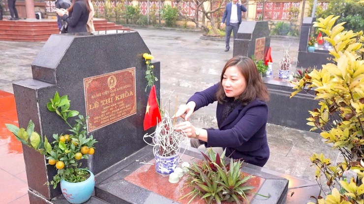 ĐẢNG ỦY – HĐND – UBND – UBMTTQ VIỆT NAM XÃ THIÊN LỘC TỔ CHỨC 4 ĐOÀN VIẾNG NGHĨA TRANG LIỆT SỸ- Ảnh 9.