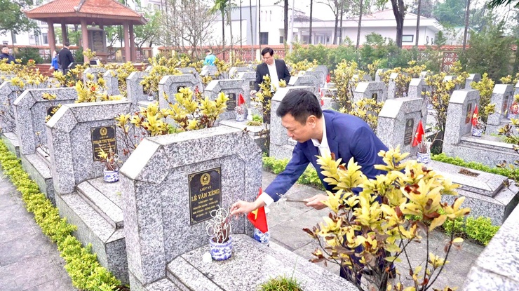 ĐẢNG ỦY – HĐND – UBND – UBMTTQ VIỆT NAM XÃ THIÊN LỘC TỔ CHỨC 4 ĐOÀN VIẾNG NGHĨA TRANG LIỆT SỸ- Ảnh 7.