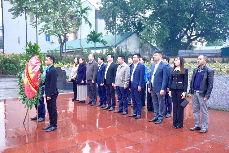 ĐẢNG ỦY – HĐND – UBND – UBMTTQ VIỆT NAM XÃ THIÊN LỘC TỔ CHỨC 4 ĐOÀN VIẾNG NGHĨA TRANG LIỆT SỸ- Ảnh 2.