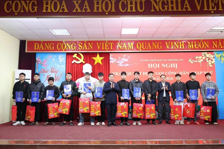 Xã Thường Tín tổ chức hội nghị trao quyết định gọi công dân nhập ngũ năm 2026- Ảnh 3.