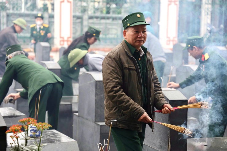 ĐẢNG ỦY – HĐND – UBND – UBMTTQ VIỆT NAM XÃ THIÊN LỘC TỔ CHỨC 4 ĐOÀN VIẾNG NGHĨA TRANG LIỆT SỸ- Ảnh 15.